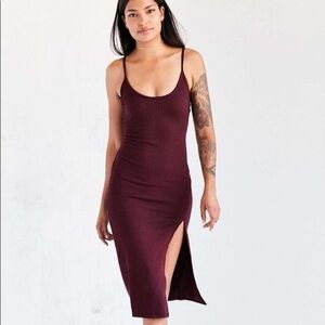 Silence + Noise Ribbed Burgundy Midi Dress size small